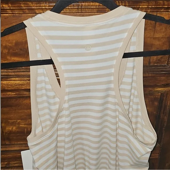 Lululemon Love Tank Nwts TUTA, Classic Fit, Hip Length Sz 8 - Picture 8 of 8